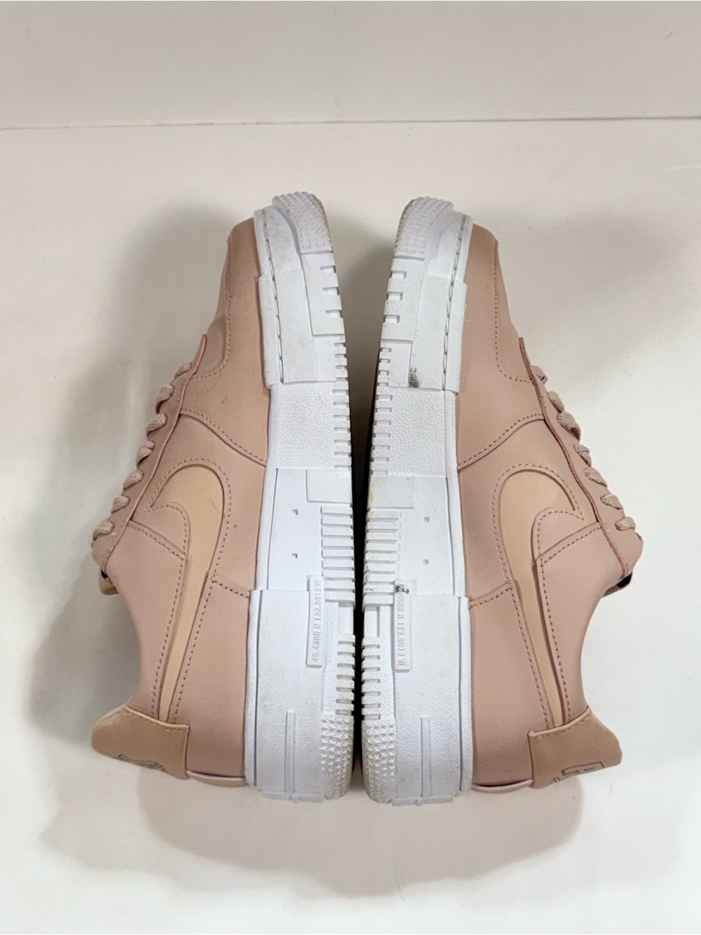 NIKE WOMEN'S blush/taupe Air Force 1 Low top sneaker size 7 - Picture 5 of 9